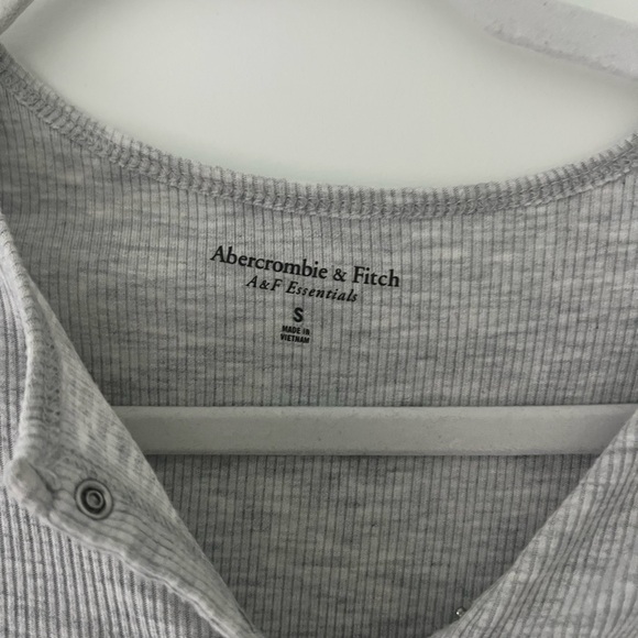 Gray Long Sleeve Ribbed Button-Up Top - Picture 2 of 2